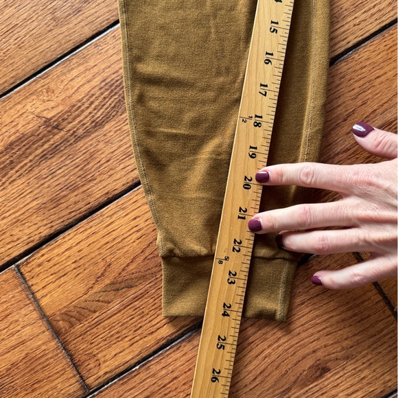 Vuori Performance Jogger Pants Women’s Sz XS Mustard Gold Size XS DreamKnit - Picture 10 of 10